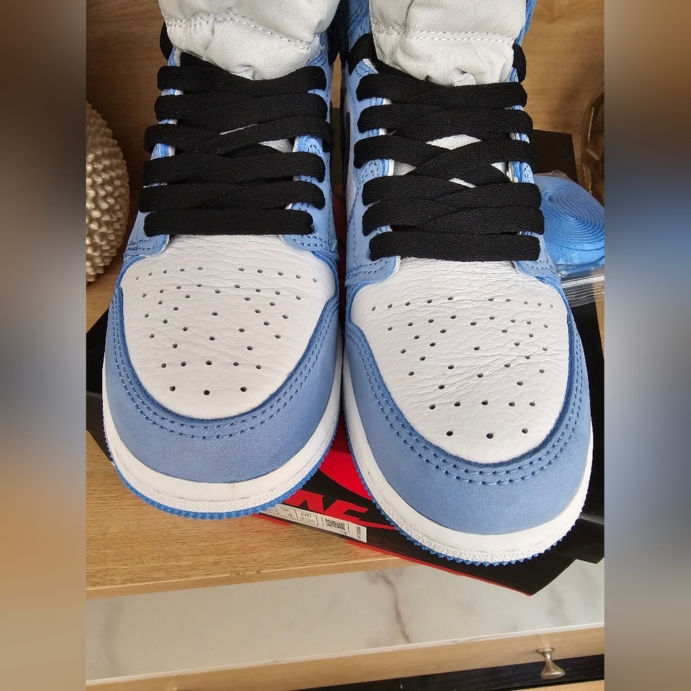 Jordan 1 Retro High OG 4.5 Y - Picture 7 of 11